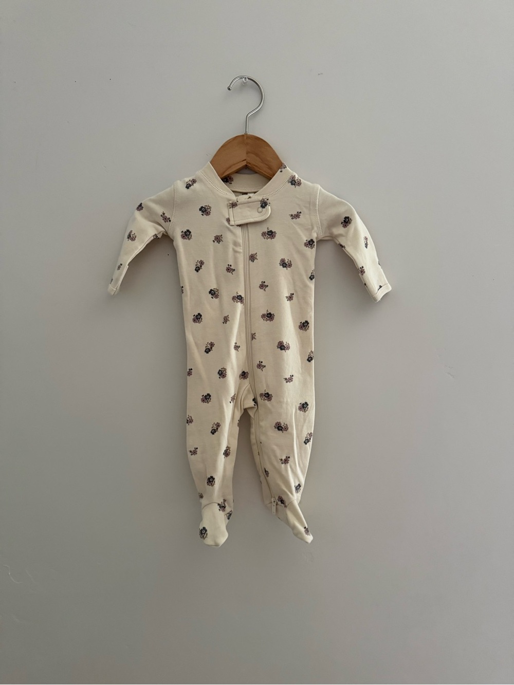 NWT Quincy Mae Cream Floral Footie